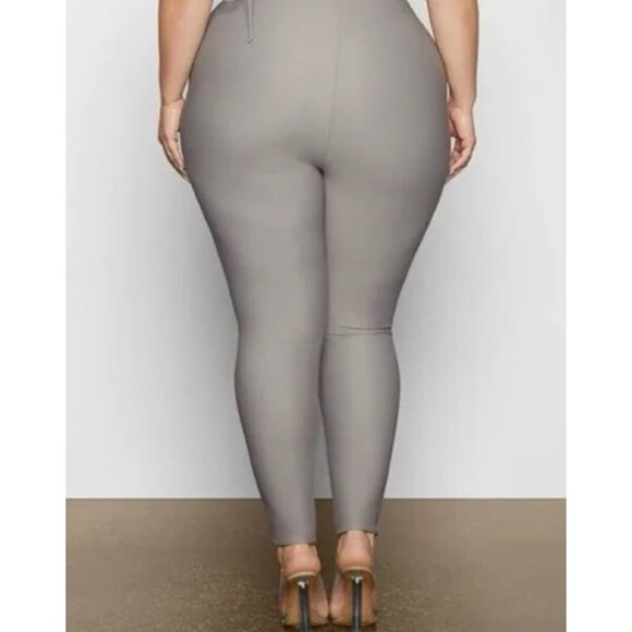 Skims Lace Up Legging Size 4X in Chrome - Picture 3 of 3
